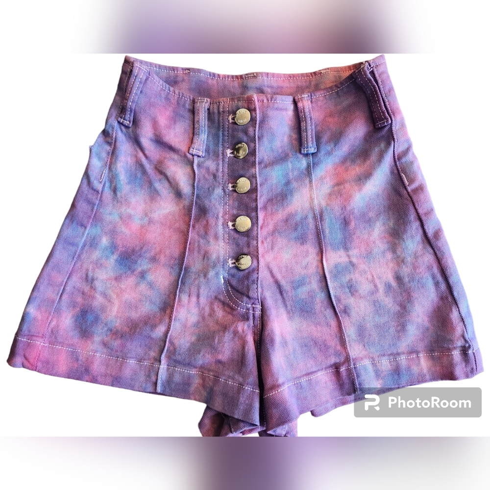 unique NWOT VENUS High-Waist Tie-Dye Button-Front Shorts in Purple & Pink